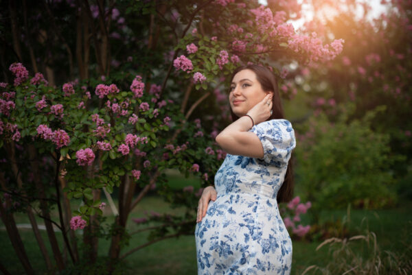 Dreamy romanticised maternity portrait photoshoot